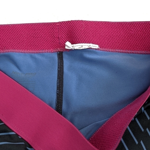 NIKE Pro Cropped Leggings - Picture 8 of 9